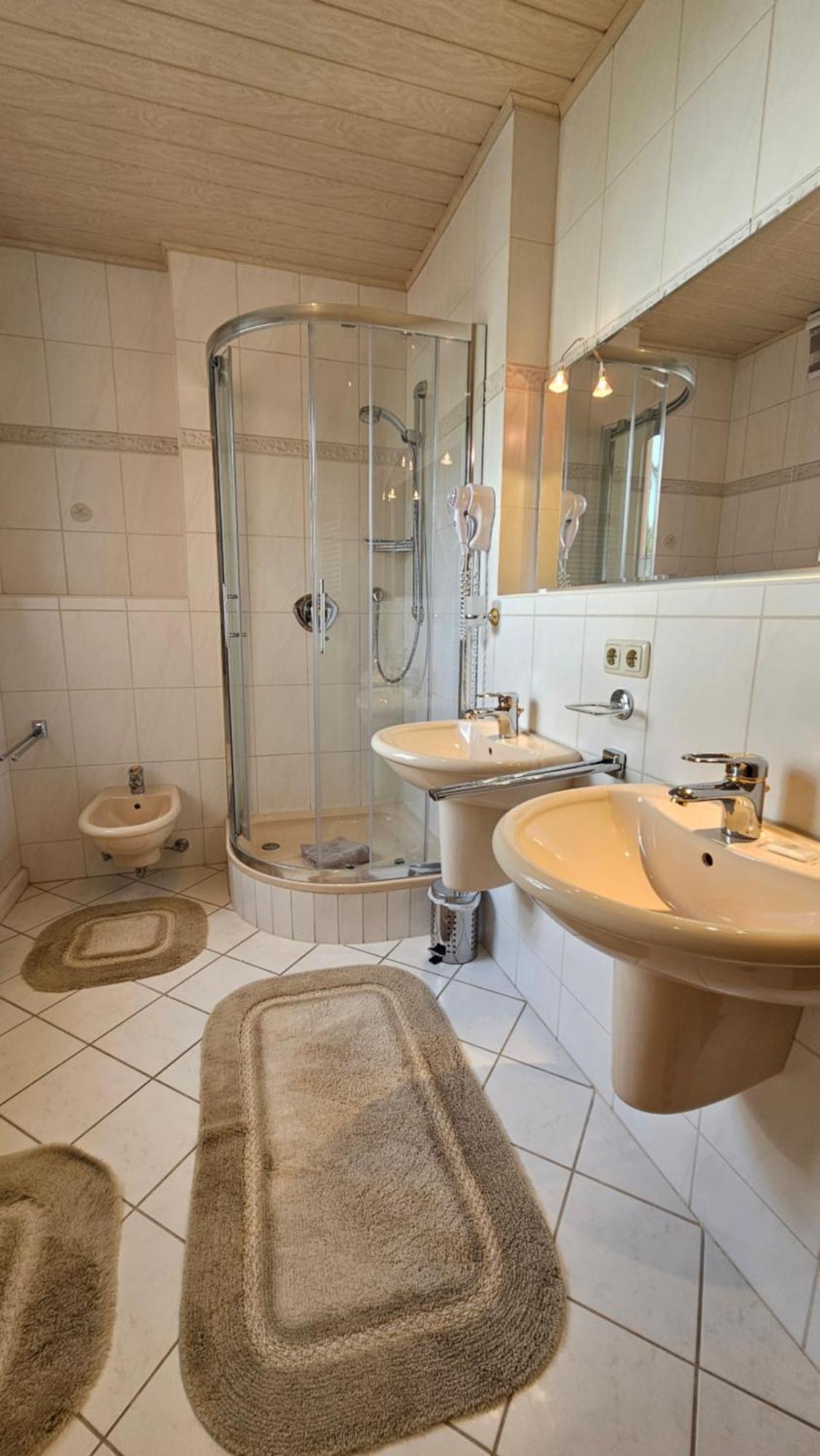 Pension Weisse Rose, Parkplatz, Fruehstueck, Wlan, Zentral Бад-Эльстер Экстерьер фото