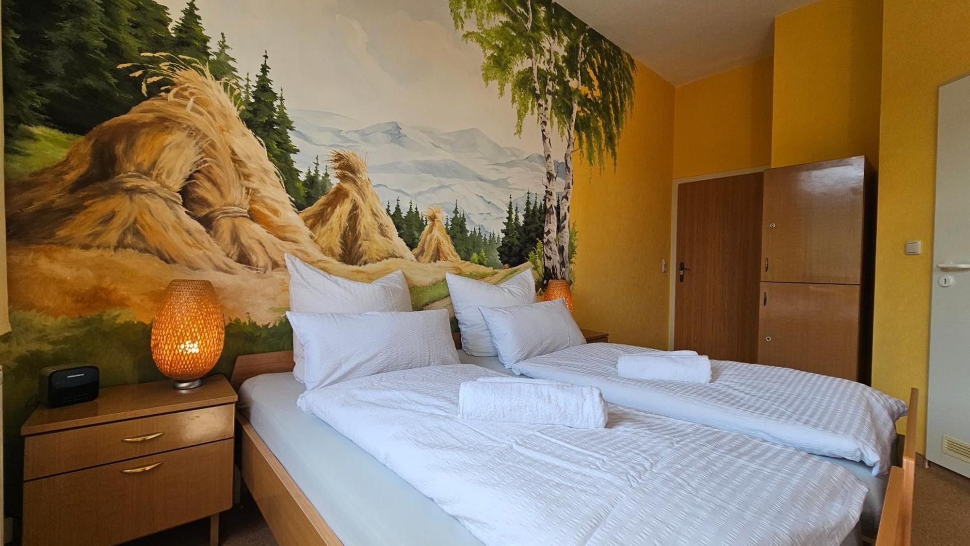 Pension Weisse Rose, Parkplatz, Fruehstueck, Wlan, Zentral Бад-Эльстер Экстерьер фото